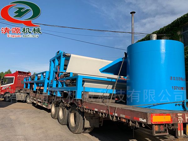 帶式壓濾機(jī)發(fā)貨現(xiàn)場(chǎng)2.jpg 帶式壓濾機(jī)發(fā)貨現(xiàn)場(chǎng)2.jpg